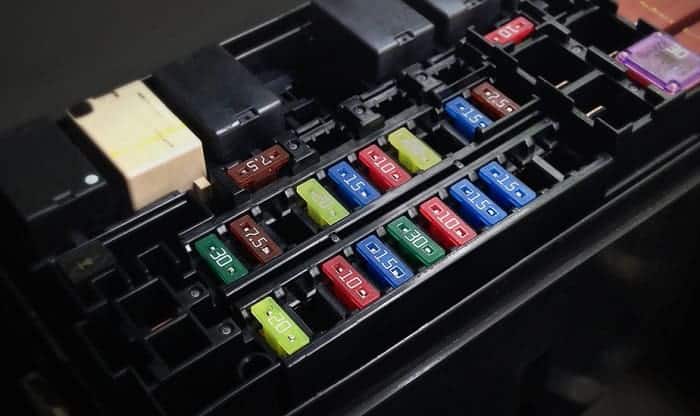 10 Best Fuse Boxes Reviewed and Rated in 2023 - Galvinpower