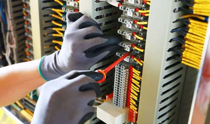 shunt trip coil circuit breaker what is a shunt trip breaker