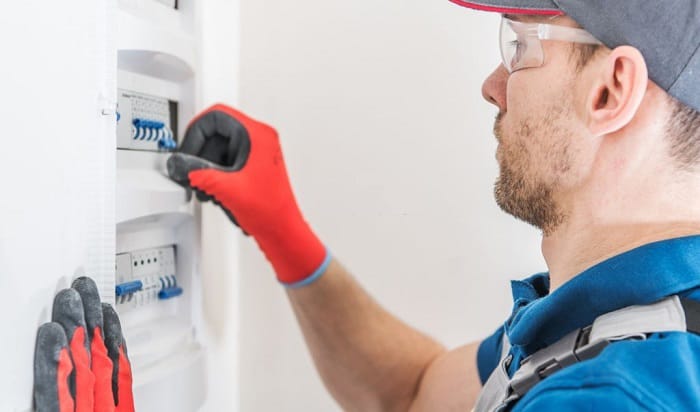 how to change the main circuit breaker