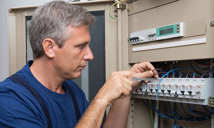 how to find the breaker for a light switch