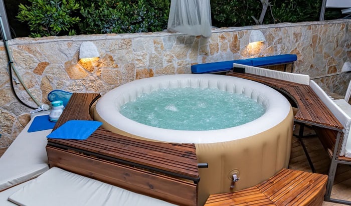 what-size-breaker-for-hot-tub