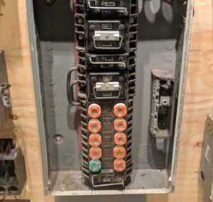 Remove-All-fuses-on-your-Fuse-Box