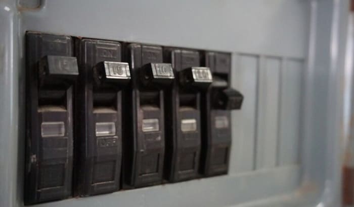 when-were-circuit-breakers-first-used-in-homes