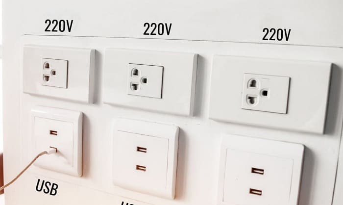 how many 220v outlets per breaker