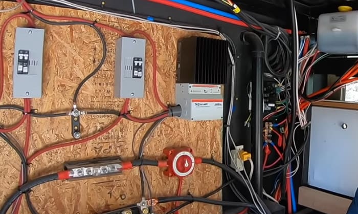 how to install a 12 volt circuit breaker