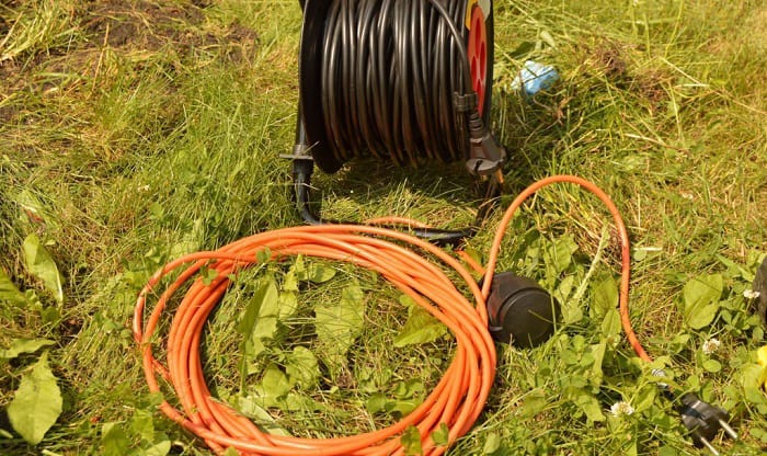how long can a 220 volt extension cord be