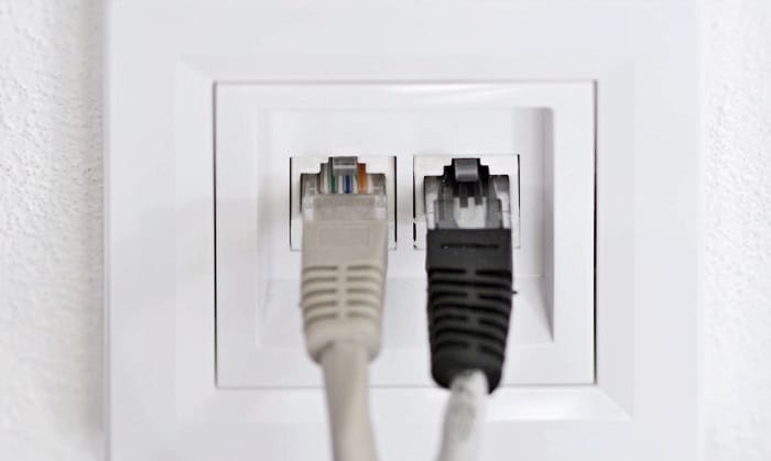 internet-cable-from-wall-to-modem