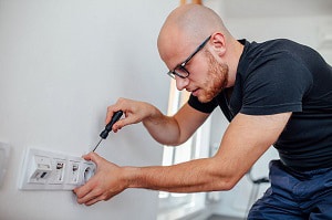 plug-an-air-conditioner-into-a-power-strip