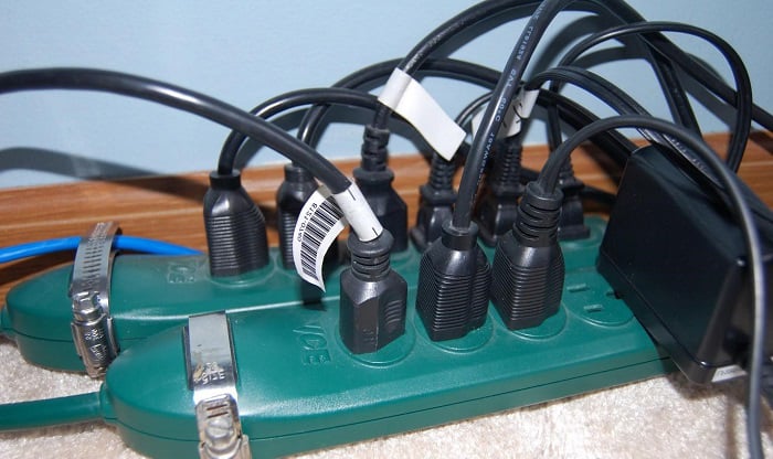 plugging-power-strips-into-power-strips