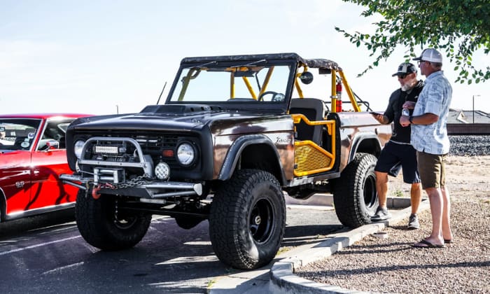 Choosing-the-Winch-for-Ford-Bronco-car