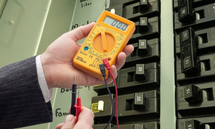 check-the-fuse-is-good-or-bad-with-multimeter