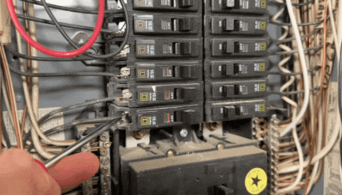 remove-the-screw-of-the-circuit-breaker